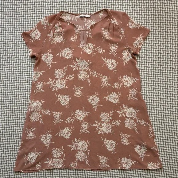 5/$15 | Lush | Floral Shift Dress - Picture 3 of 13